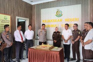 Ucapkan Selamat HBA ke-63, AKBP Imam dan Jajaran Buat Kejutan Kajari Tapsel
