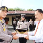 Kapolres Padangsidimpuan Piagam Penghargaan ke Personel