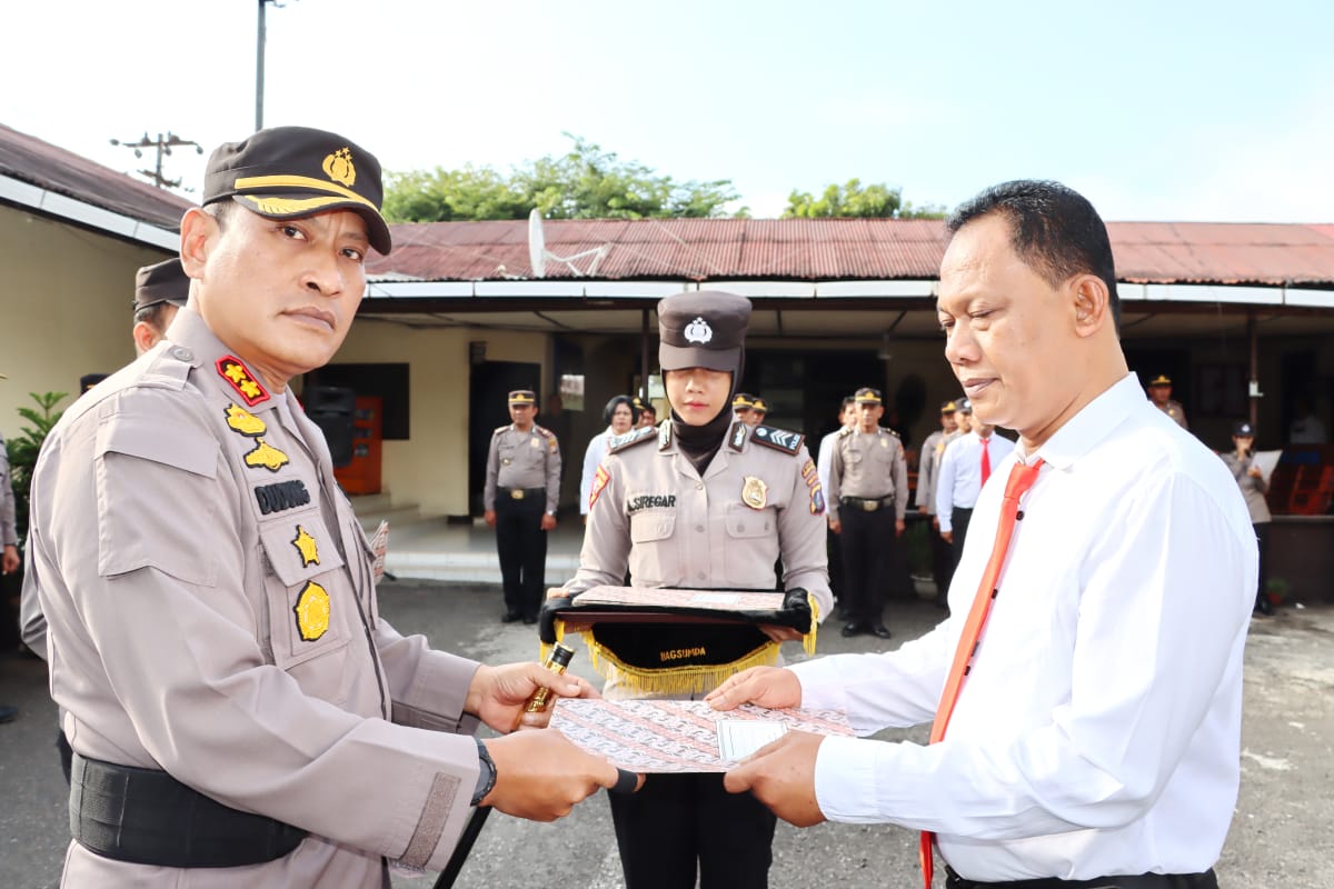 Kapolres Padangsidimpuan Piagam Penghargaan ke Personel