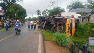 Rem Blong, Truk di Tapsel Seruduk Kedai dan Timpa Pejalan Kaki hingga Tewas
