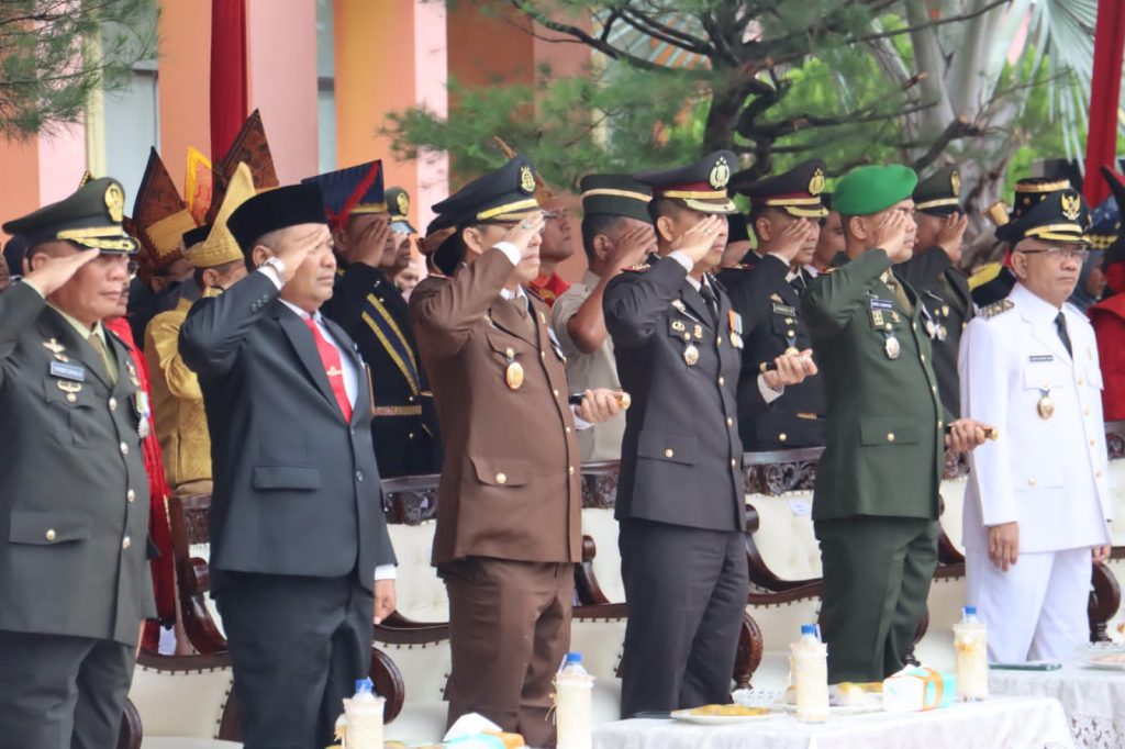 Ikuti Upacara Detik-detik Proklamasi di Paluta, Kapolres Tapsel : Ingatkan Momen Perjuangan Pahlawan Rebut Kemerdekaan