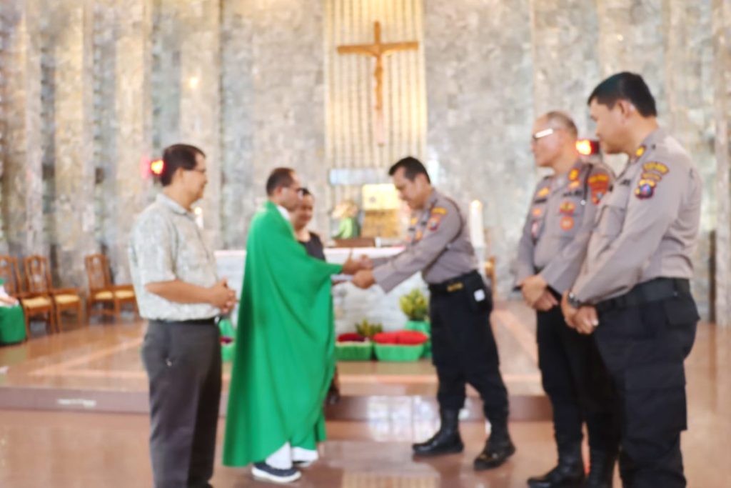 Minggu Kasih, Polres Padangsidimpuan Berbagi Tali Asih ke Jemaat Gereja