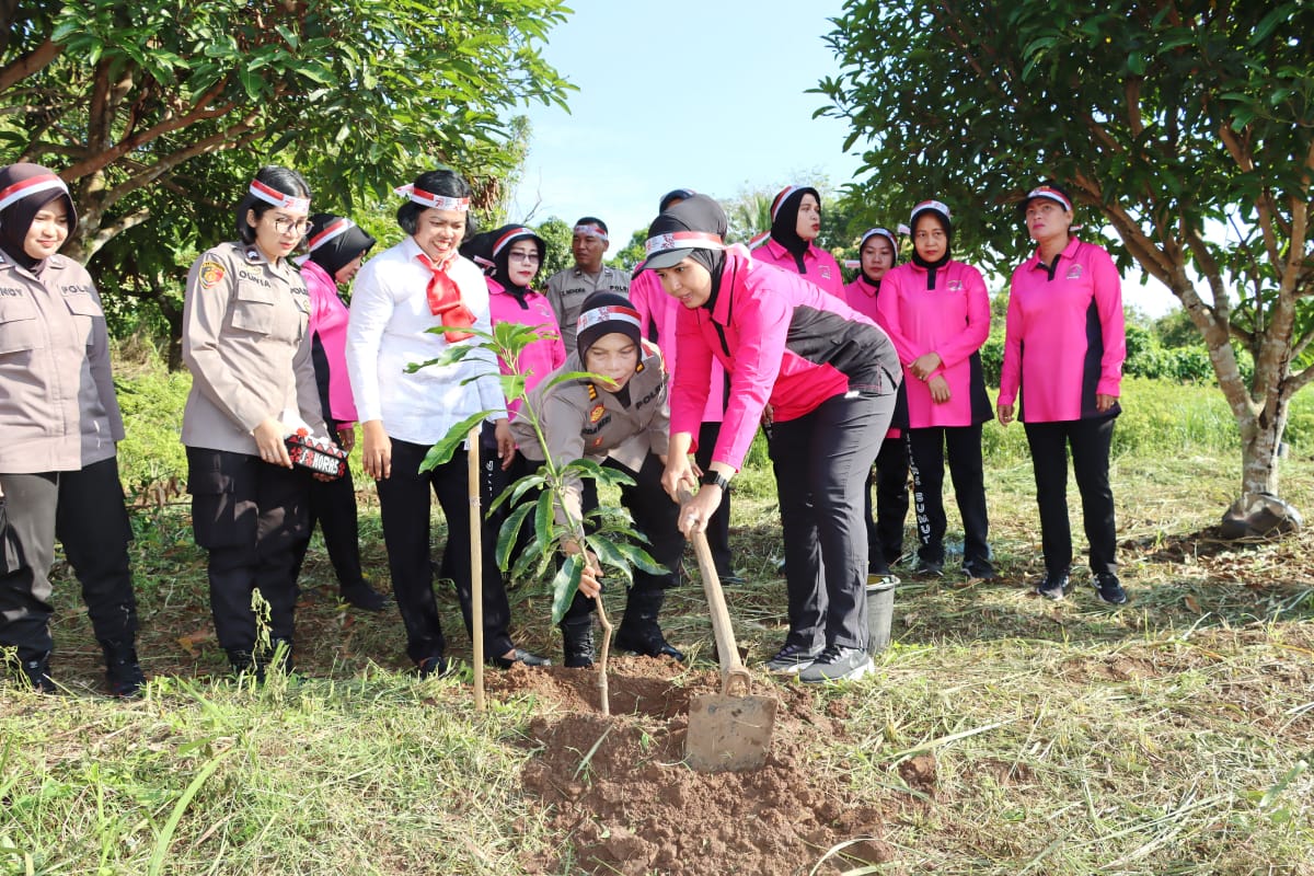 Kapolres Padangsidimpuan Tanam 1.200 Pohon