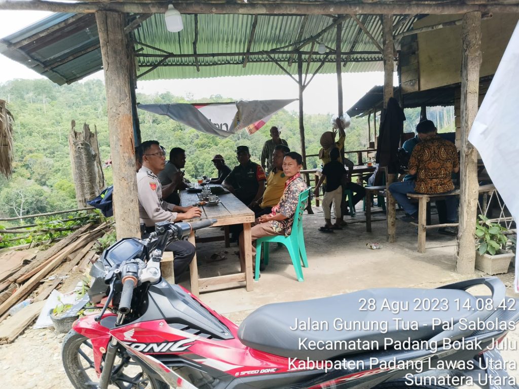 Polsek Padang Bolak Dampingi Kementrian LHK Survei Dugaan Perambahan Hutan Lindung