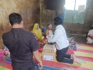 Sentuhan Kasih Polri, Kasat Reskrim Polres Padangsidimpuan Beri Tali Asih ke Warga Tertimbun Longsor
