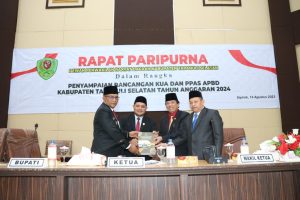 Bupati Tapsel Sampaikan Rancangan KUA PPAS TA 2024