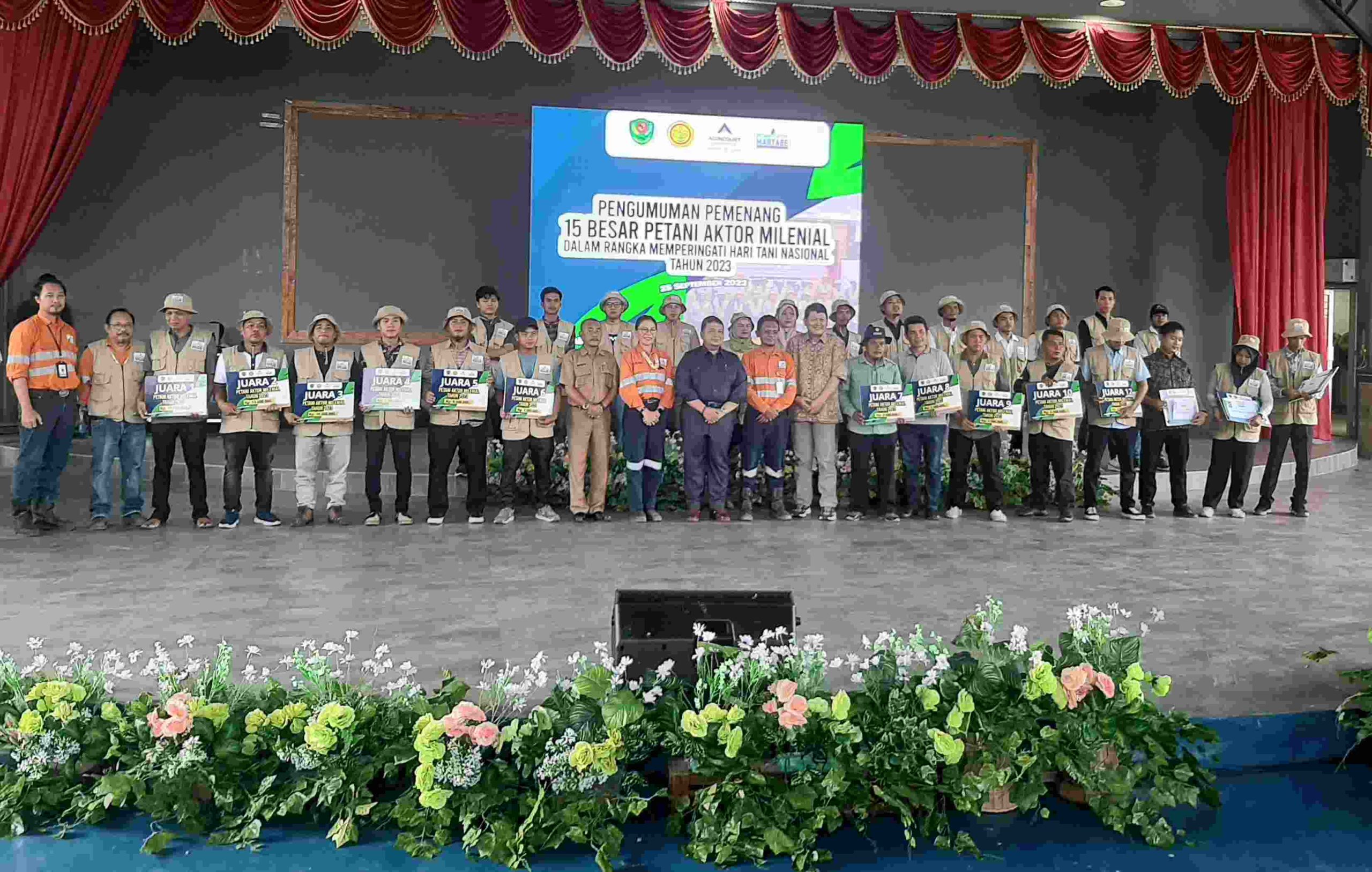 Bupati Tapsel Majukan Pertanian Petani Milenial