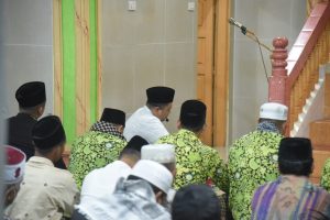 Bupati Tapsel Diminta Masyarakat Jadi Imam Salat Subuh Di Angkola Barat