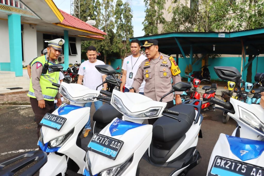 Kampanyekan Kenderaan Tenaga Listrik, Kapolres Padangsidimpuan Turing Bareng dengan Forkopimda serta BUMN
