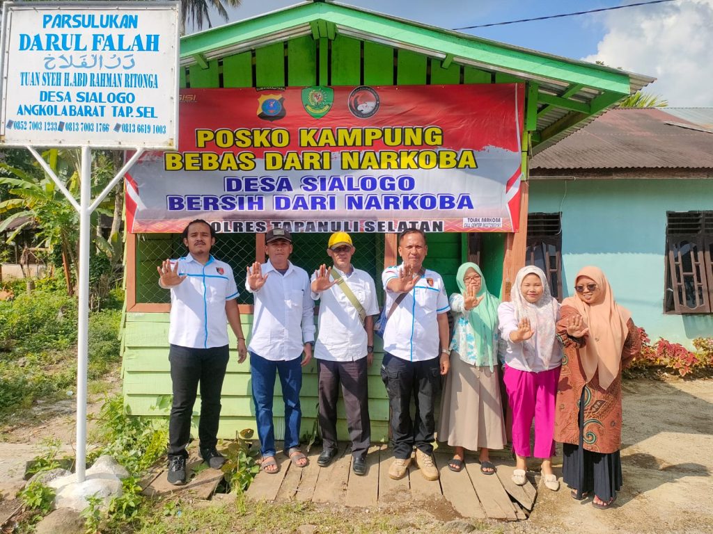 Program Kapolda Sumut Sentuh Desa Sialogo, Emak-emak Siap Dukung Kapolres Tapsel Berantas Narkoba