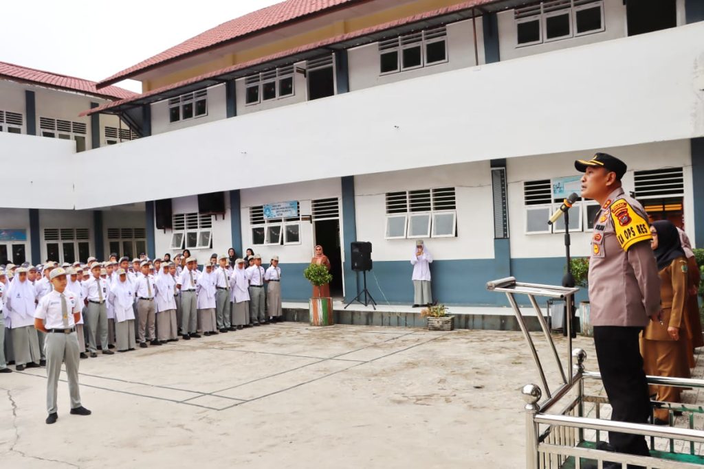 Sat Lantas Polres Padangsidimpuan Goes to School, AKBP Dudung Ajak Siswa Patuhi Peraturan Lalu Lintas