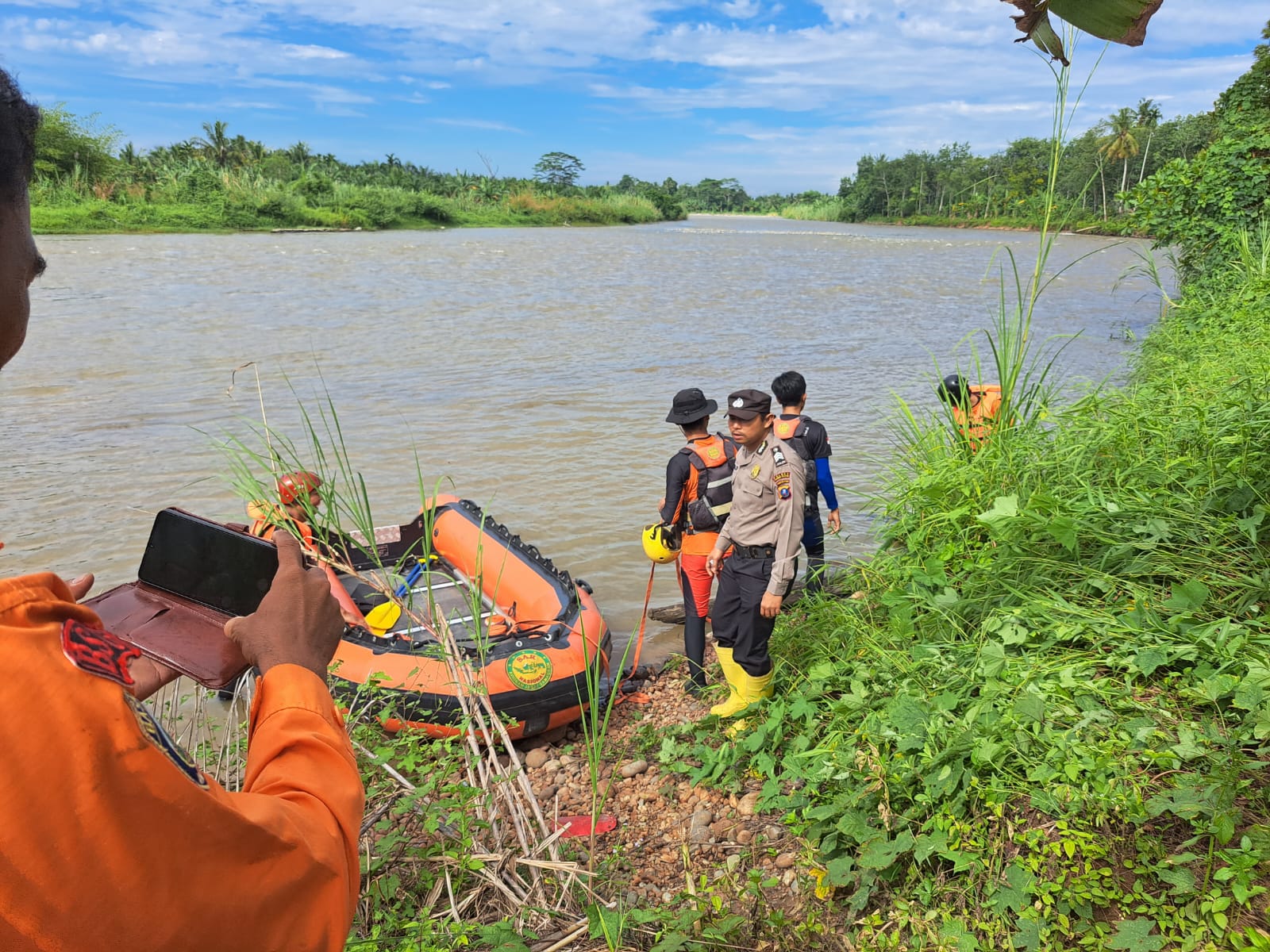 Petani Ditemukan Tewas Mengapung di Sungai Batang Toru