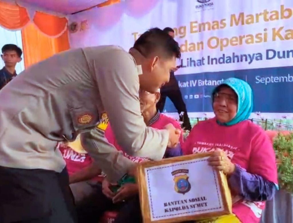 Kapolda Sumut Beri Bansos ke Peserta Operasi Katarak Gratis PT AR