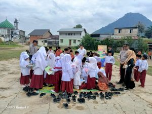 Gandeng Pesantren Darul Mursyid, Kapolsek SD Hole Ajak MIN 2 Tapsel Budayakan Literasi   