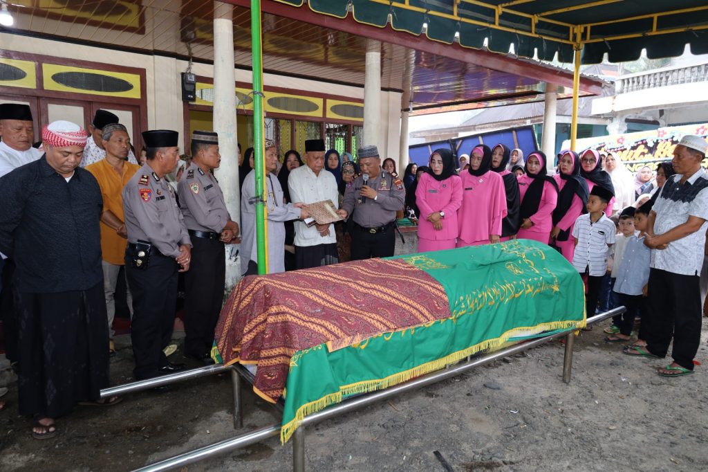 Kasat Binmas Polres Tapsel Ucapkan Turut Berduka atas Berpulangnya Istri Ipda Siryanto