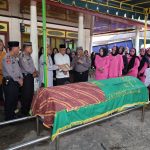 Kasat Binmas Polres Tapsel, AKP Daulat MZ Harahap, ucapkan turut berduka atas kepergian istri dari Ipda Siryanto