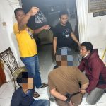 Personel Polsek Batunadua saat amankan tiga orang pria sehingga berhasil menggagalkan transaksi narkoba jenis sabu