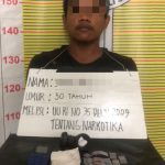 Belum sempat menikmati hasil penjualan sabu, seorang pria tak tamat Sekolah, S, keburu ditangkap personel Polres Tapsel