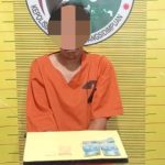 AH saat menunjukkan barang bukti usai tertangkap Tim Opsnal Sat Resnarkoba Polres Padangsidimpuan