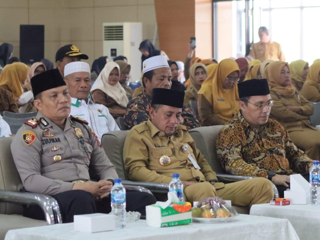 Bersama Bupati, Kapolsek Padang Bolak Hadiri Maulid Nabi di Pemkab Paluta