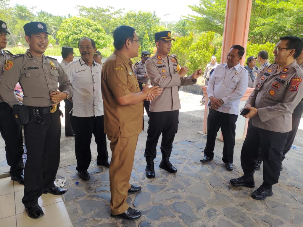Kapolres Tapsel Turun Langsung Kawal Logistik Pilkades Paluta
