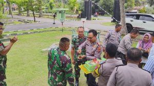 Mulai Polsek Padang Bolak hingga Sipirok Beri Kejutan Ulang Tahun ke Markas TNI   