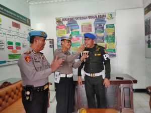 HUT TNI ke-78, Kasat Lantas Polres Tapsel Beri Kejutan ke Subdenpom 1/2-3 Padangsidimpuan