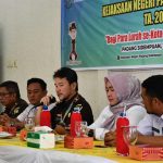 Kasi Intel Kejari Padangsidimpuan, Yunius Zega, memberi penerangan hukum ke Lurah