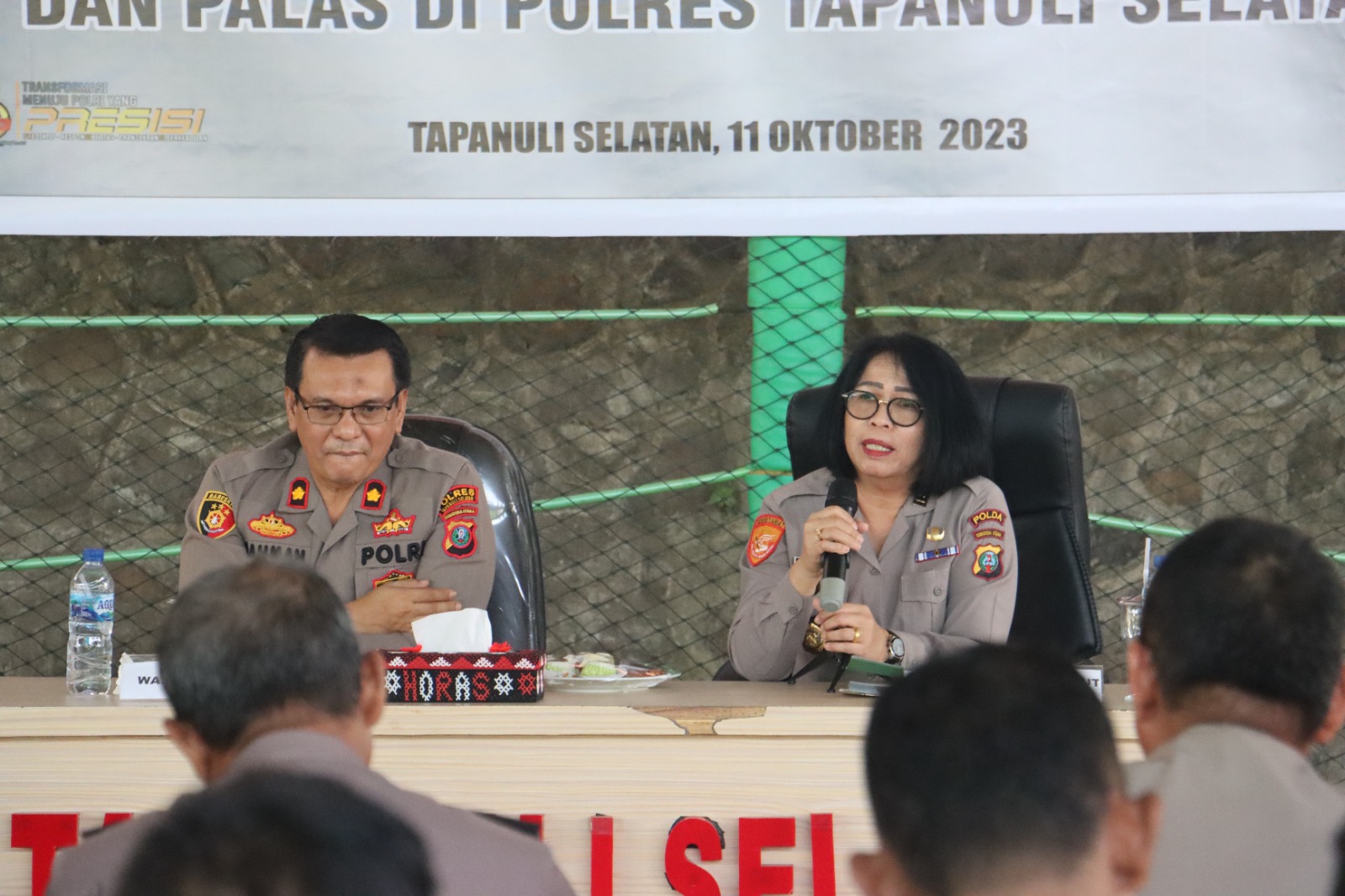 Kasetum Polda Sumut, Lomoria Sinaga, saat memimpin sosialisasi Perkap No.1 tahun 2023 di Polres Tapsel