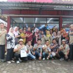 Para Petani Aktor Milenial saat mengikuti pelatihan dasar kewirausahaan Bootcamp di Syaakirah the View and Resto bersama trainer dari Bapeltan Jambi dan Duta Petani Milenial yang mana, program ini merupakan inisiasi PT AR guna mengubah mindset bertani dari Agriculture ke arah Agribisnis