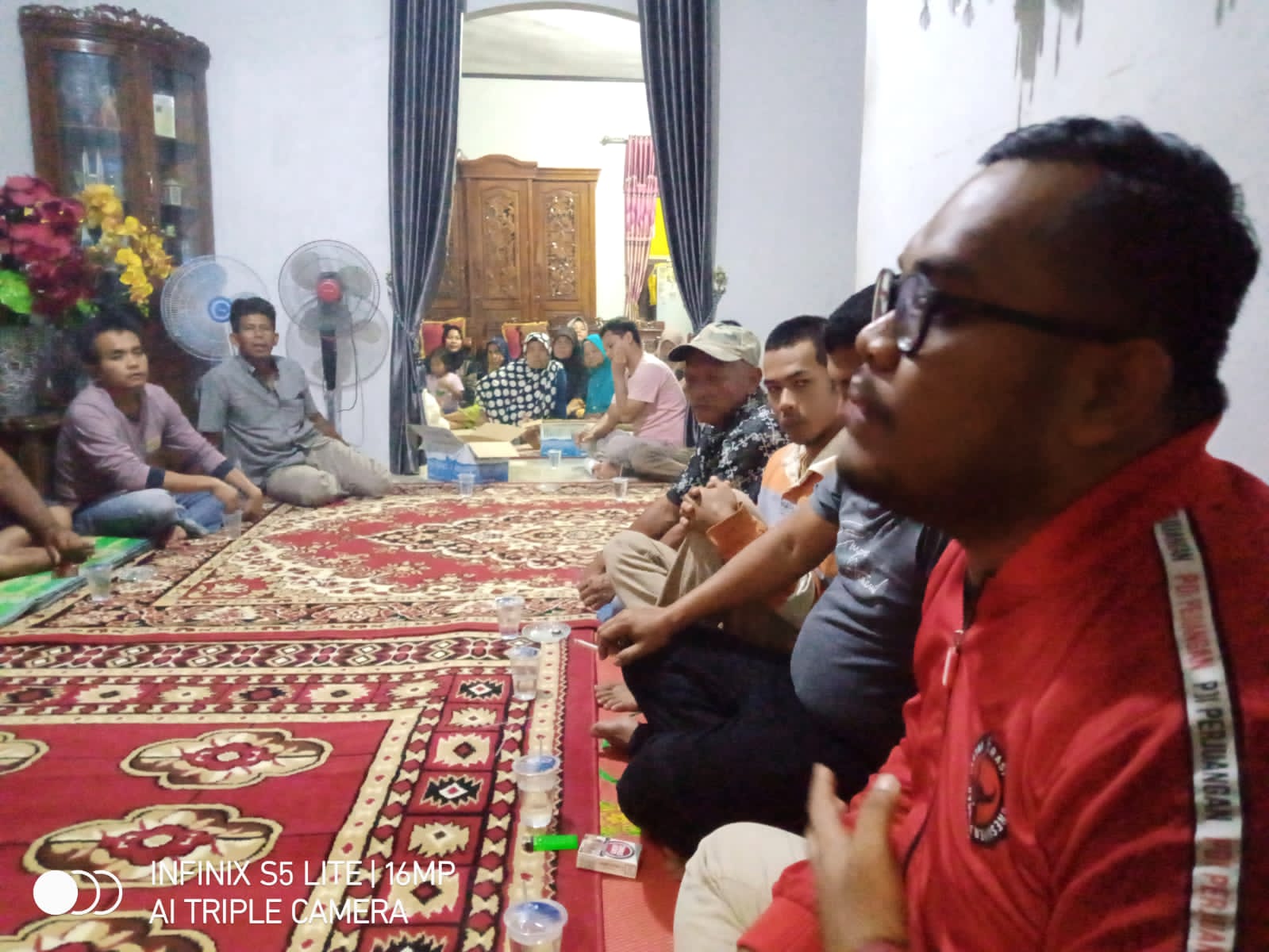  M Fajar Dalimunthe, Bacaleg DPRD Kota Padangsidimpuan nomor urut 1 dari PDI Perjuangan Dapil I (Padangsidimpuan Utara dan Hutaimbaru), saat tatap muka dan silaturahmi ke masyarakat
