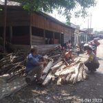 Bhabinkamtibmas Polsek Padang Bolak, Bripka Amirul S Hasibuan, saat sambangi warga binaan di Kelurahan Pasar Gunung Tua, Kabupaten Padang Lawas Utara