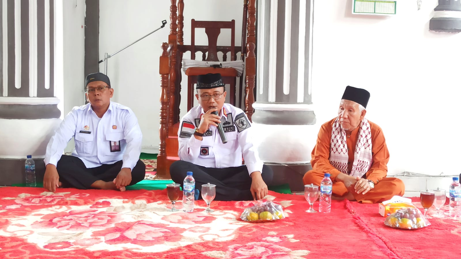 Kalapas Kelas IIB Tebing Tinggi, Anton Setiawan, saat memberikan arahan ke para WBP pada momen Maulid Nabi Muhammad SAW