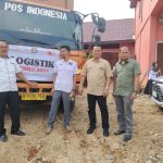 Kasat Intelkam Polres Tapsel, AKP Hasudungan Butarbutar, dan Kanit Politik, Iptu Titus Dwioko, kawal ketat logistik Pemilu ke Gudang KPU