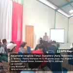 Bhabinkamtibmas Polsek Sipirok, Aipda Thomas M Harahap, saat memberi sosialisasi tentang bahaya narkoba