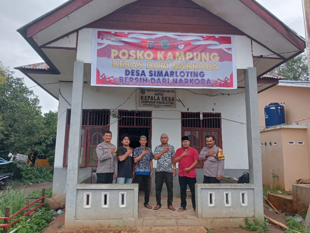 Polsek Padang Bolak Pasang Spanduk Kampung Bebas dari Narkoba