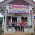 Bhabinkamtibmas Polsek Padang Bolak, Aipda Nyamano Manik, usai pasang Spanduk di Posko Kampung Bebas dari Narkoba