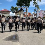 Personel Dalmas Sat Samapta Polres Tapsel saat latihan gerakan dan formasi