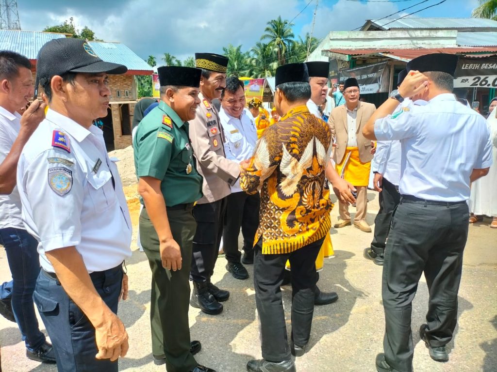 Kapolsek Dolok Hadiri Pelantikan Lembaga dan Budaya Adat