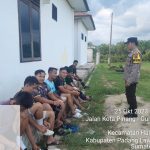 Personel Polsek Padang Bolak ajak pemuda giatkan olahraga guna menghindari narkoba