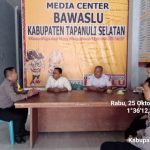 Personel Polsek Sipirok menggalang sinergi ke Kantor Bawaslu Tapsel agar suasana kondusif jelang Pemilu 2024
