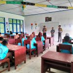 Suasana saat personel Polsek Dolok sosialisasi bahaya narkoba ke para pelajar SMP Negeri 2 Dolok Sigompulon