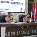 Kapolres Tapsel, AKBP Imam Zamroni, didampingi Waka Polres, Kompol Rahman Takdir Harahap, memimpin Rapat Anev mingguan terkait Ops Mantap Brata Toba 2023-2024