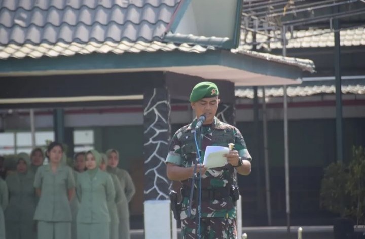 Danyonif, Letkol Inf Emick Chandra Nasution, saat memberi sambutan pada acara Korps Raport kenaikan pangkat 119 prajurit Yonif 123/RW