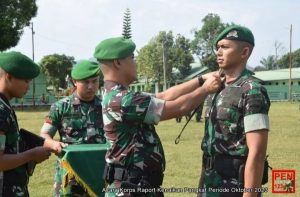 Letkol Inf Emick Chandra Nasution Pimpin Upacara Kenaikan Pangkat 119 Prajurit Yonif 123/RW