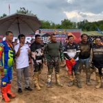Ketua DPRD Tapsel, Abdul Basith Dalimunthe, berfoto bersama dengan Danrem 023/KS Kolonel Inf Lukman Hakim, Dandim 0212/TS Letkol Inf Amrizal Nasution, dan lainnya seusai Even Olahraga Motocross Pangdam I/BB
