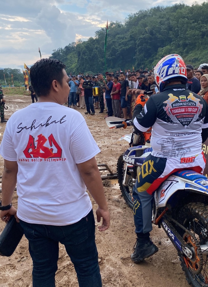 Ketua DPRD Tapsel, Abdul Basith Dalimunthe, berada di garis start bersama Sahabat ABD sebelum menjajal Sirkuit Petarung 212