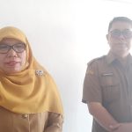 Kacabdis Pendidikan Provinsi Sumut Wilayah XI, Oloan Nasution (kanan) didampingi Kepala SMA Negeri 1 Padangsidimpuan, Nursyawiyah Hutauruk (kiri), kompak mengapresiasi program penyuluhan hukum yang humanis dari Kajari Padangsidimpuan, Dr Lambok MJ Sidabutar, bertajuk JMS ke para siswa