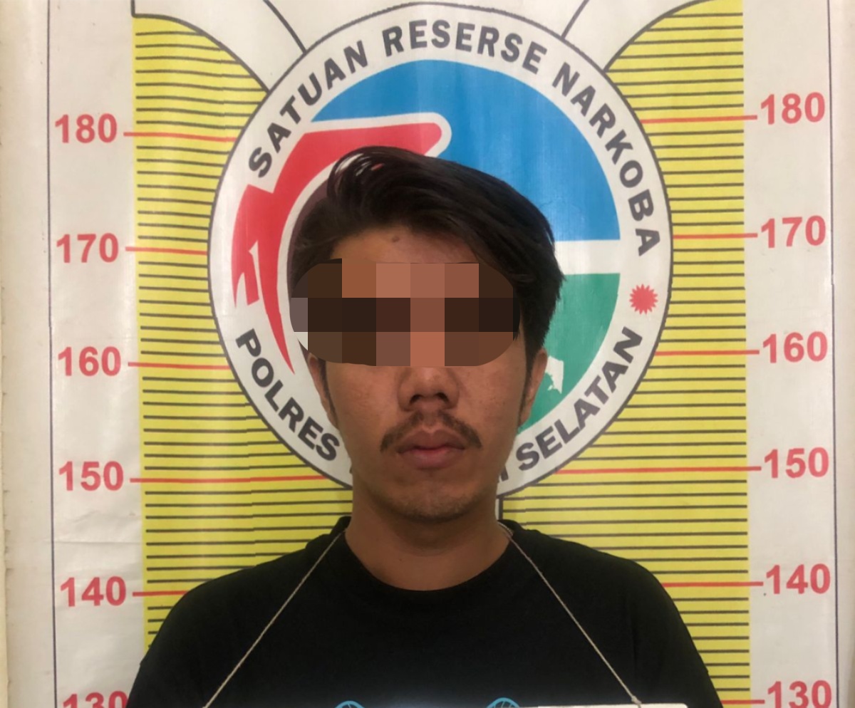 F usai tertangkap basah membawa ganja dan saat ini tengah jalani pemeriksaan di Sat Resnarkoba Polres Tapsel