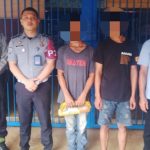 Petugas Rutan Kelas IIB Sipirok saat menerima kedeua pencuri dari Polsek Sipirok